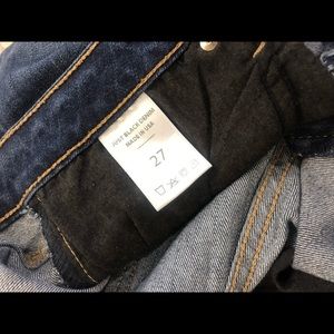 Just Black size 27 distressed skinny Jean